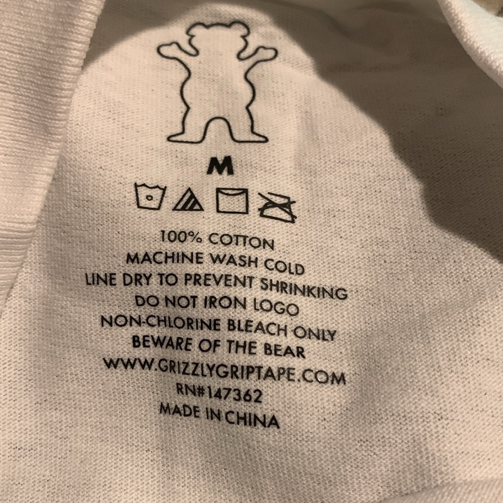 NWT GRIZZLY GRIP TAPE AUTHENTIC MEDIUM WHITE TEE WITH BLACK TYPE LOGO - Picture 6 of 6